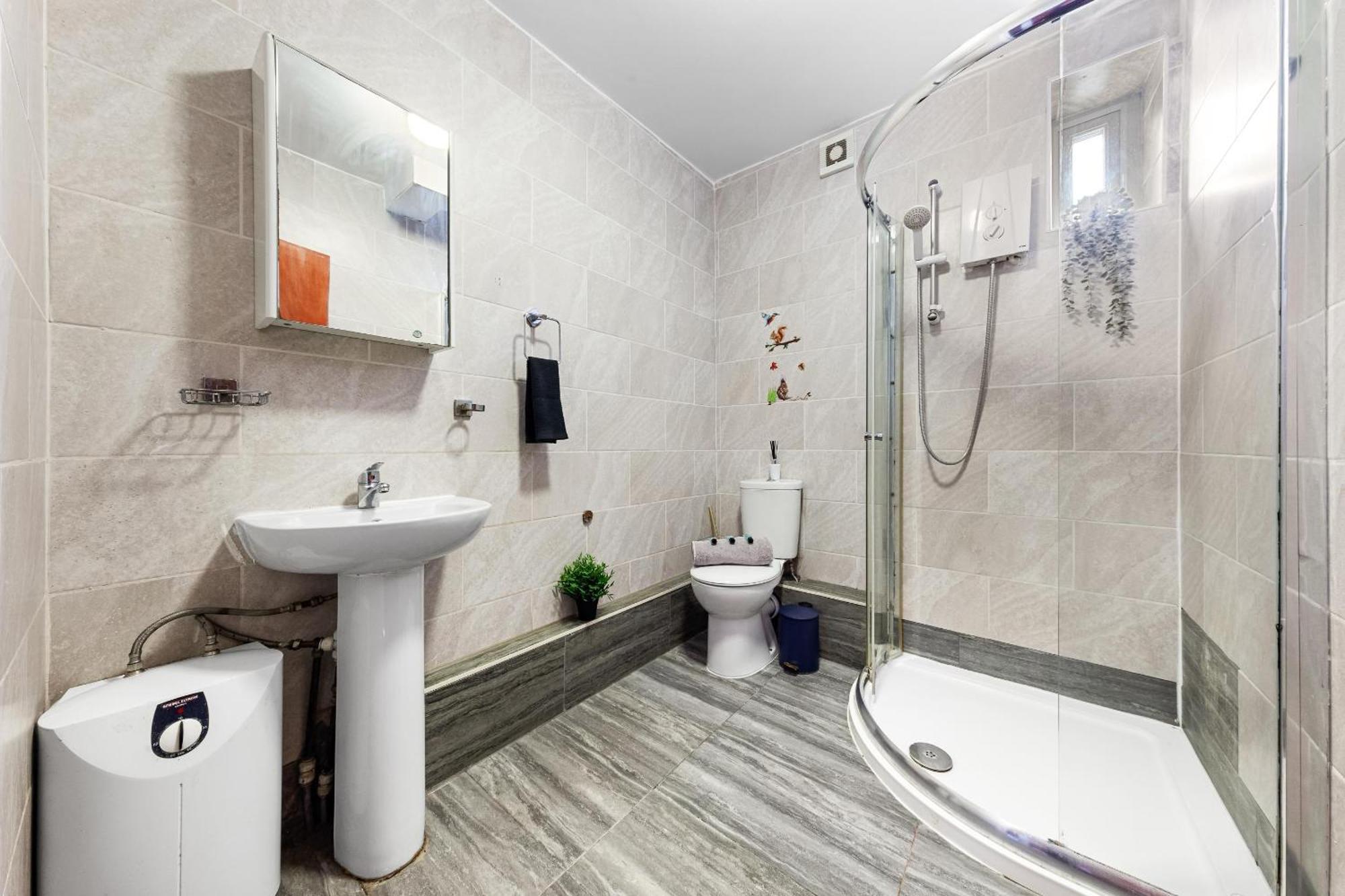Appartamento Spacious 7 Bed- High Street Location *
